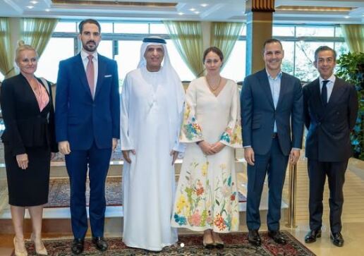 Φίλιππος Ντε Γκρες - Νίνα Φλορ: Επίσκεψη στο παλάτι του Σεΐχη των Ηνωμένων Αραβικών Εμιράτων