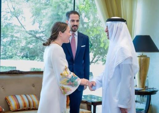 Φίλιππος Ντε Γκρες - Νίνα Φλορ: Επίσκεψη στο παλάτι του Σεΐχη των Ηνωμένων Αραβικών Εμιράτων