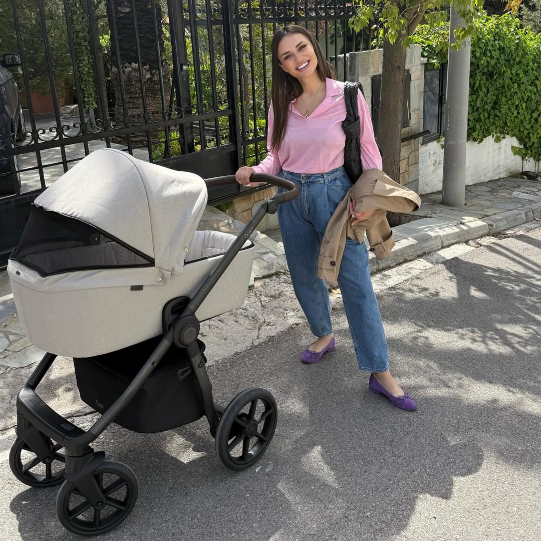 Με αφορμή τη συμπλήρωση των δυο μηνών από τότε που ήρθε στη ζωή το παιδί της, η Ελένη Τσολάκη δημοσίευσε μια φωτογραφία στον λογαριασμό της στο instagram, την οποία είχε τραβήξει στο μαιευτήριο, λίγο πριν γεννήσει.