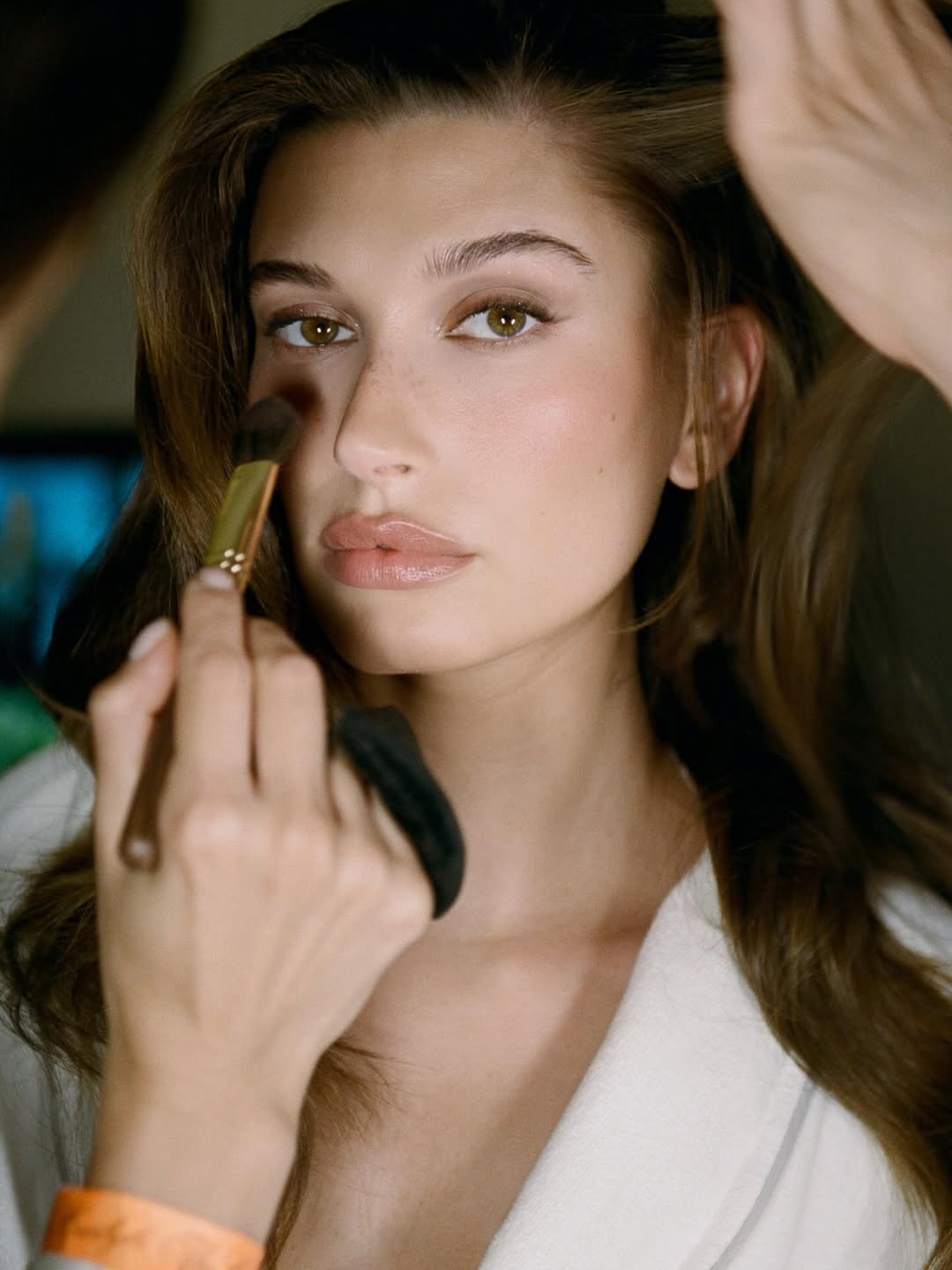 Το διάσημο μοντέλο Χέιλι Μπίμπερ δημοσίευσε ένα βίντεο με την περιποίηση που ακολούθησε - Το μοντέλο έγραψε στη λεζάντα: «Πώς περιποιήθηκα την επιδερμίδα μου στο σπίτι πριν από το Met Gala».