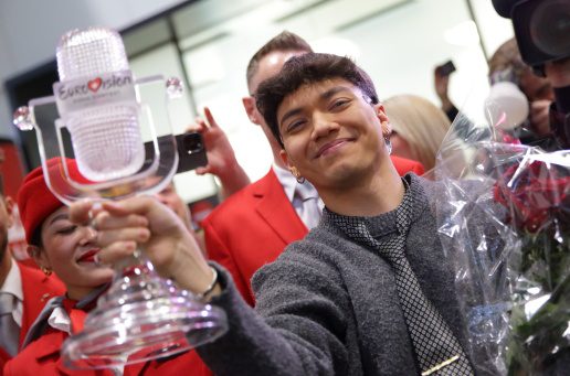Θριαμβευτική υποδοχή για τον μεγάλο νικητή της Eurovision 2025 JJ στη Βιέννη
