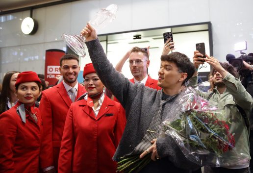 Θριαμβευτική υποδοχή για τον μεγάλο νικητή της Eurovision 2025 JJ στη Βιέννη