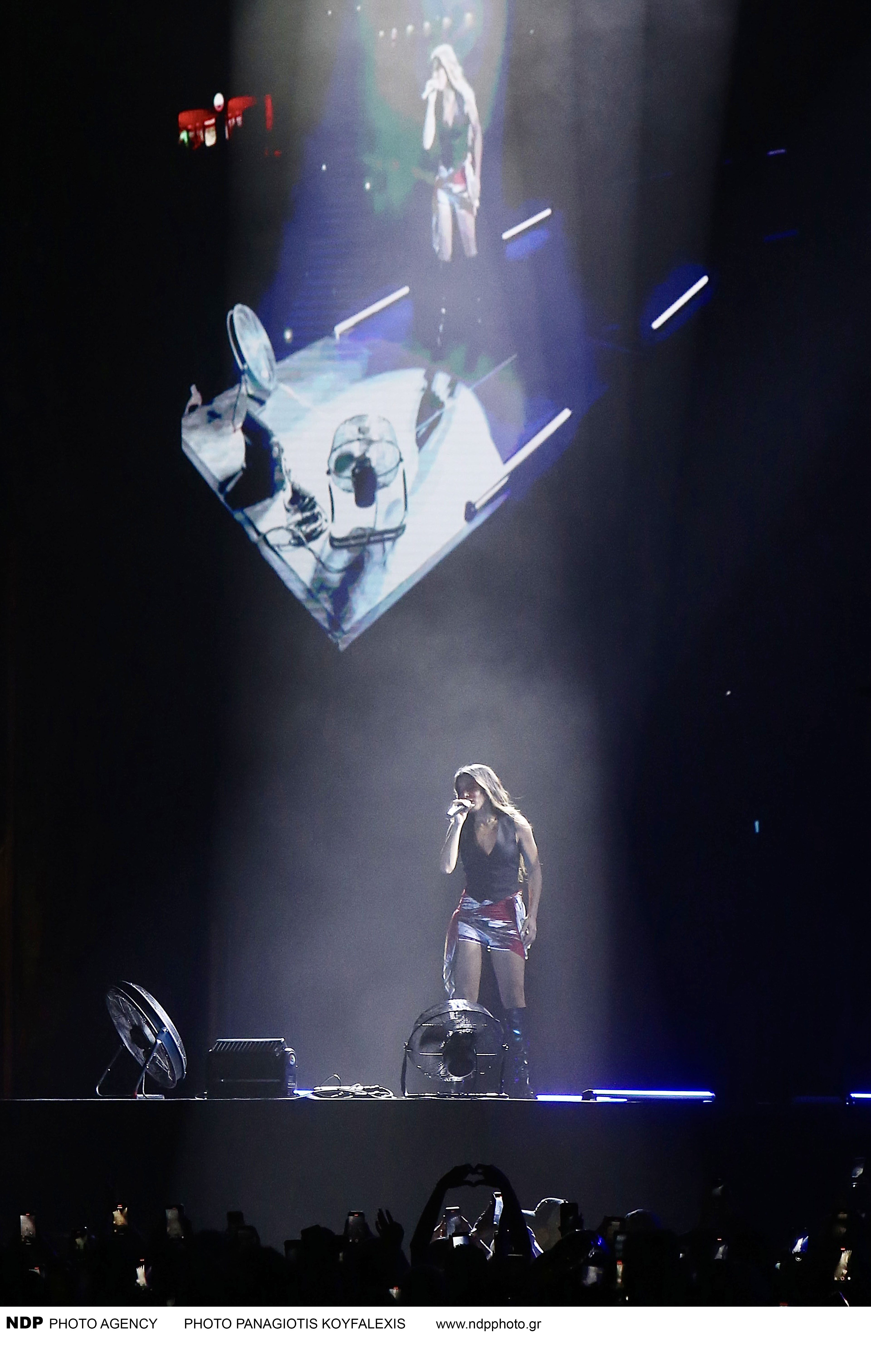 Η νύχτα της Τετάρτης 25 Ιουνίου θα μείνει αξέχαστη στην Πλατεία Νερού. Η Μαρίνα Σάττι άνοιξε το POP TOUR με ένα live διεθνών προδιαγραφών, σφραγίζοντας την επίσημη έναρξη της καλοκαιρινής της περιοδείας με πάθος, φαντασία και καλλιτεχνική αρτιότητα.