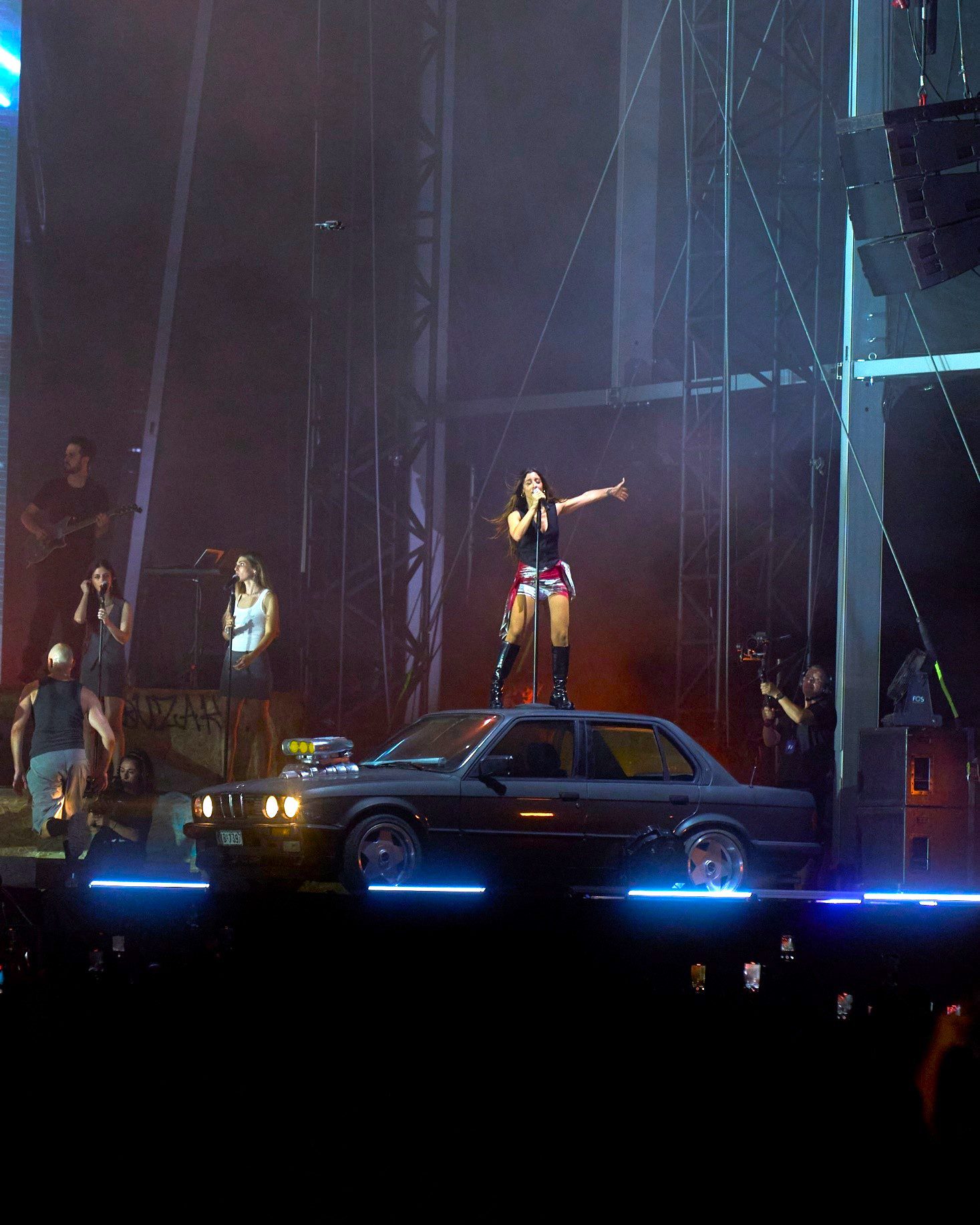 Με εκρηκτική ενέργεια, σκηνική παρουσία και ανατρεπτικές επιλογές, η Μαρίνα Σάττι καθήλωσε το κοινό, παρουσιάζοντας ένα οπτικοακουστικό show που όρισε εκ νέου την έννοια της ελληνικής pop.