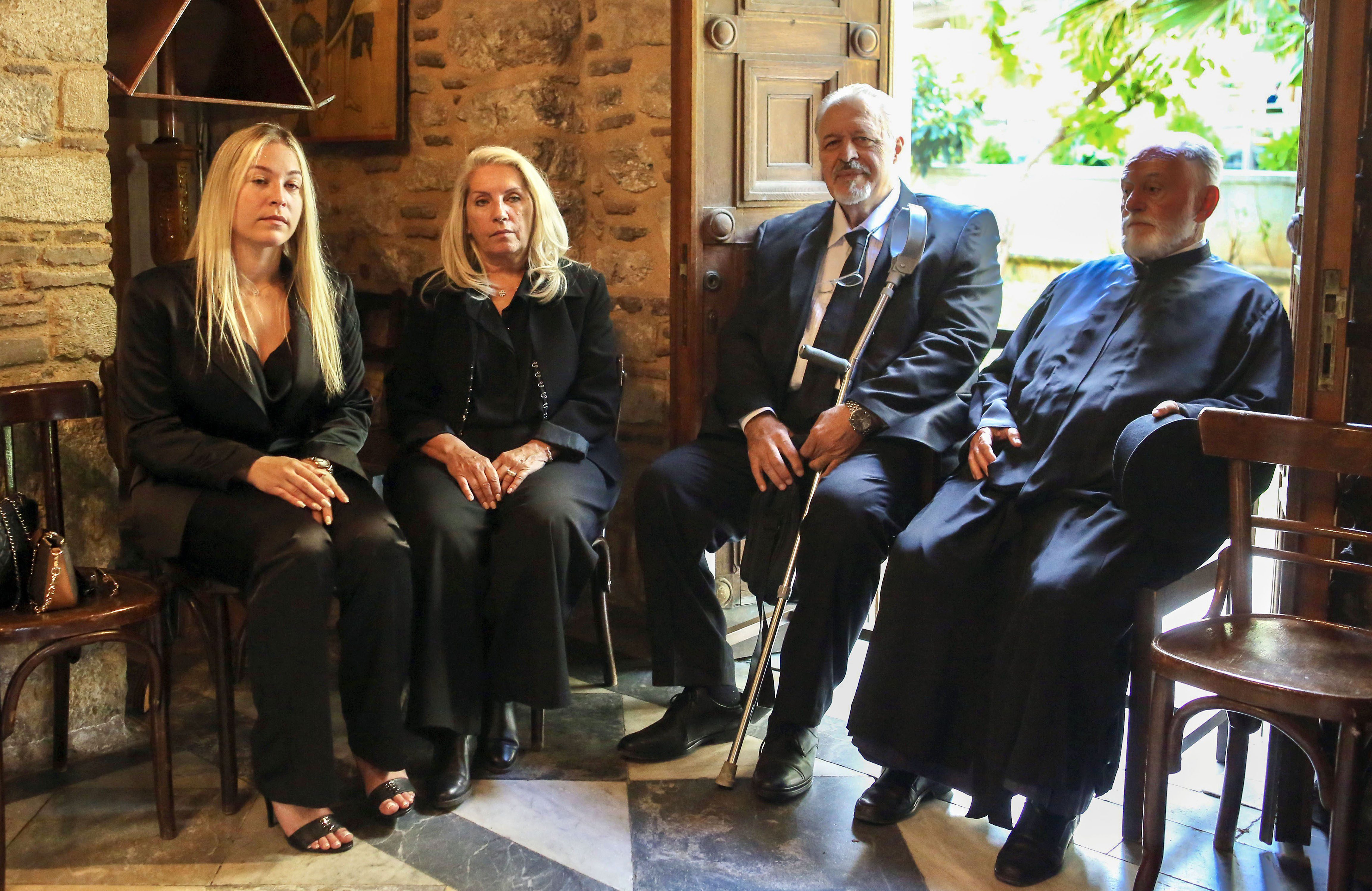 Η σορός του Πέτρο Λούκα Χαλкιά τέθηκε σε λαϊκό προσκύνημα στο παρεκκλησι της Μητρόπολης Αθηνών.