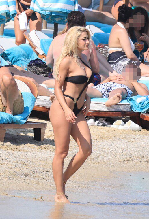 Ιωάννα Τούνη στην παραλία