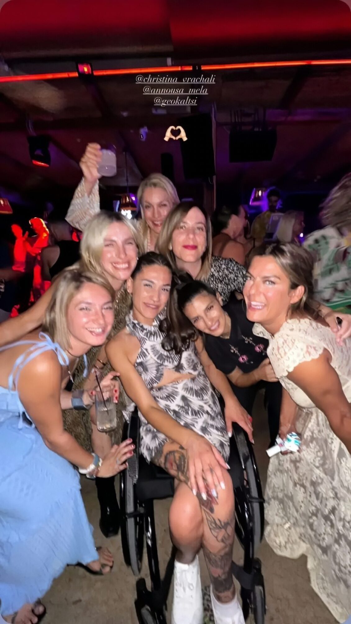 Χριστίνα Βραχάλη: Οι φωτογραφίες από το beach party μετά τον γάμο της 