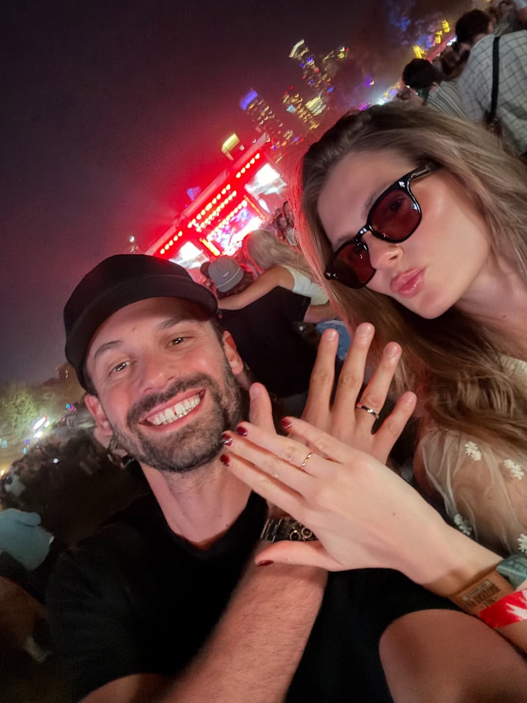 Η Αμαλία Κωστοπούλου μοιράστηκε νέες εικόνες από τον πρώτο μήνα του έγγαμου βίου με τον Τζέικ Μέντγουελ, δείχνοντας για πρώτη φορά τις βέρες τους.