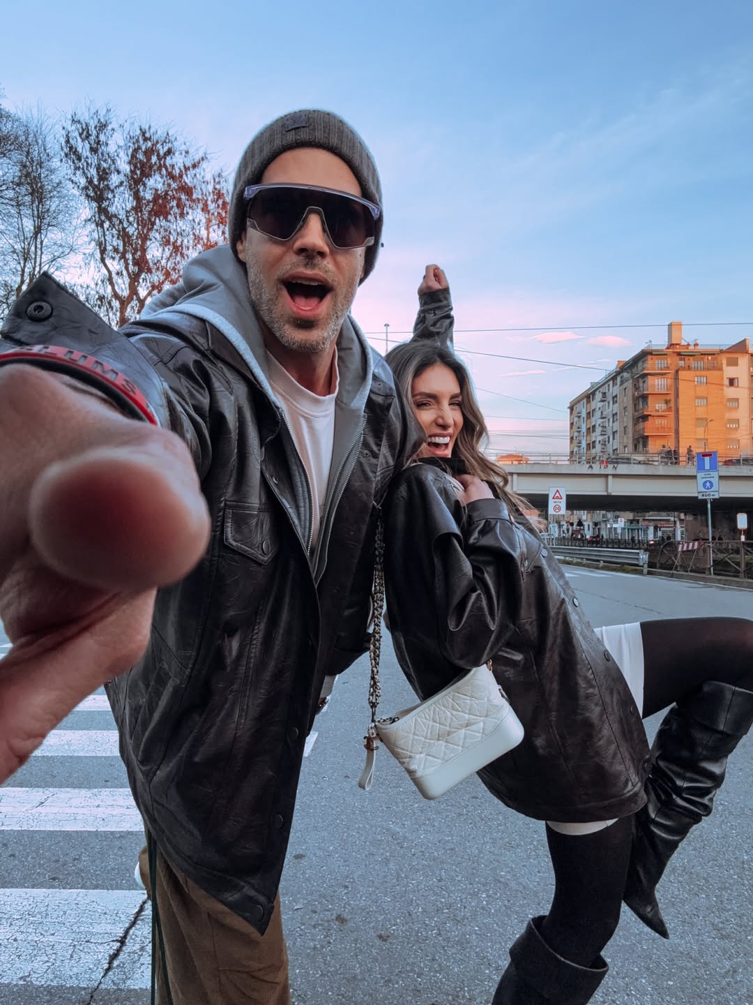 Η Αθηνά Οικονομάκου απαντά με χιούμορ στις φήμες περί γάμου με τον Μπρούνο Τσερέλα και ξεκαθαρίζει πως «είναι όλα ψέματα», αφήνοντας όμως ένα μικρό «παραθυράκι» για το μέλλον.