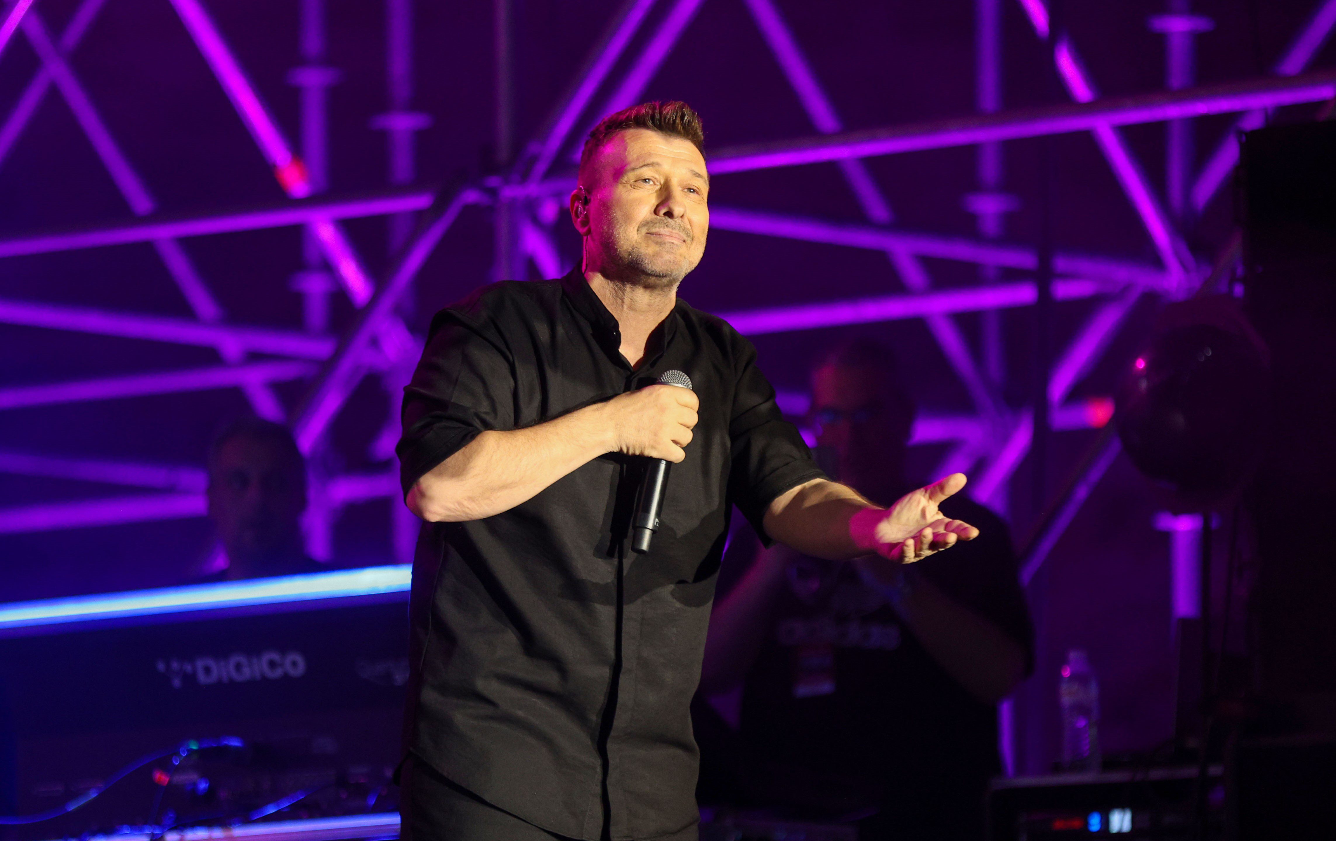 Ο Γιάννης Πλούταρχος βρέθηκε στην κορυφή των trends λόγω της επανεμφάνισης της υπόθεσης με την εμμονική θαυμάστρια και της ταυτόχρονης μουσικής επικαιρότητας που αναζωπύρωσε το ενδιαφέρον του κοινού.