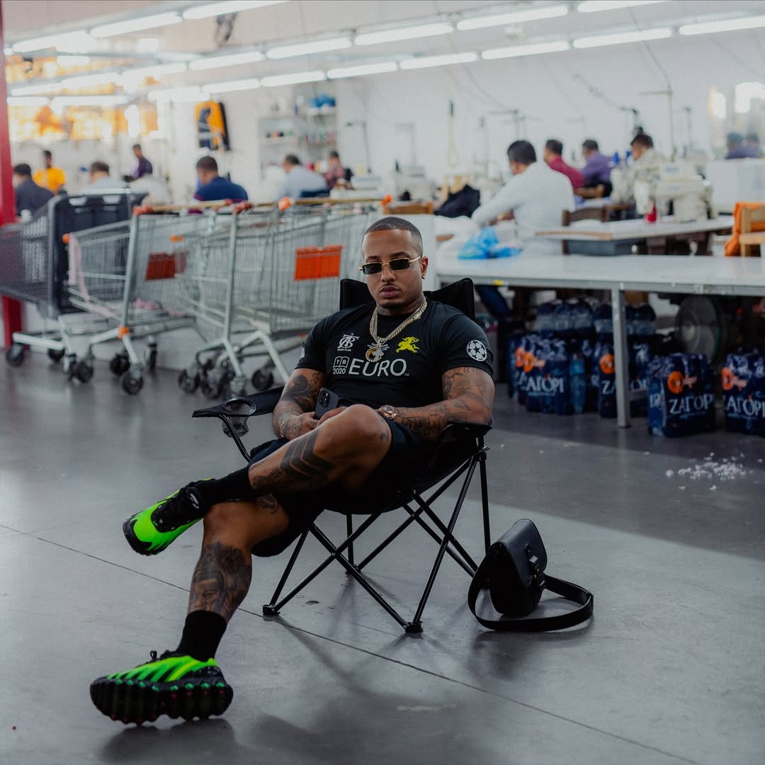 Σε μια από τις πιο προσωπικές και φωτεινές στιγμές της ζωής του βρίσκεται ο Light, ο οποίος εδώ και δύο μήνες έχει αναλάβει τον πιο απαιτητικό αλλά και πιο ουσιαστικό ρόλο, αυτόν του πατέρα. Ο γνωστός traper και η σύντροφός του, Άννα Θεοδωρίδη, έγιναν γονείς για πρώτη φορά στις 27 Σεπτεμβρίου, φέρνοντας στον κόσμο ένα υγιέστατο αγοράκι.