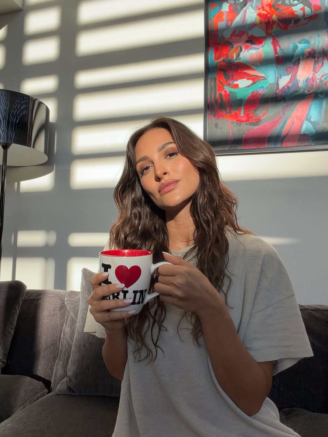 Με απόλυτη ειλικρίνεια μίλησε στις τηλεοπτικές κάμερες η Ναυσικά Παναγιωτακοπούλου, αποκαλύπτοντας ότι βρέθηκε μια ανάσα πριν από μια μεγάλη επαγγελματική ευκαιρία στο εξωτερικό. Όπως είπε, ήταν πολύ κοντά στο να κλείσει έναν σημαντικό ρόλο σε ξένη ταινία, όμως η παραγωγή τελικά δεν την επέλεξε.