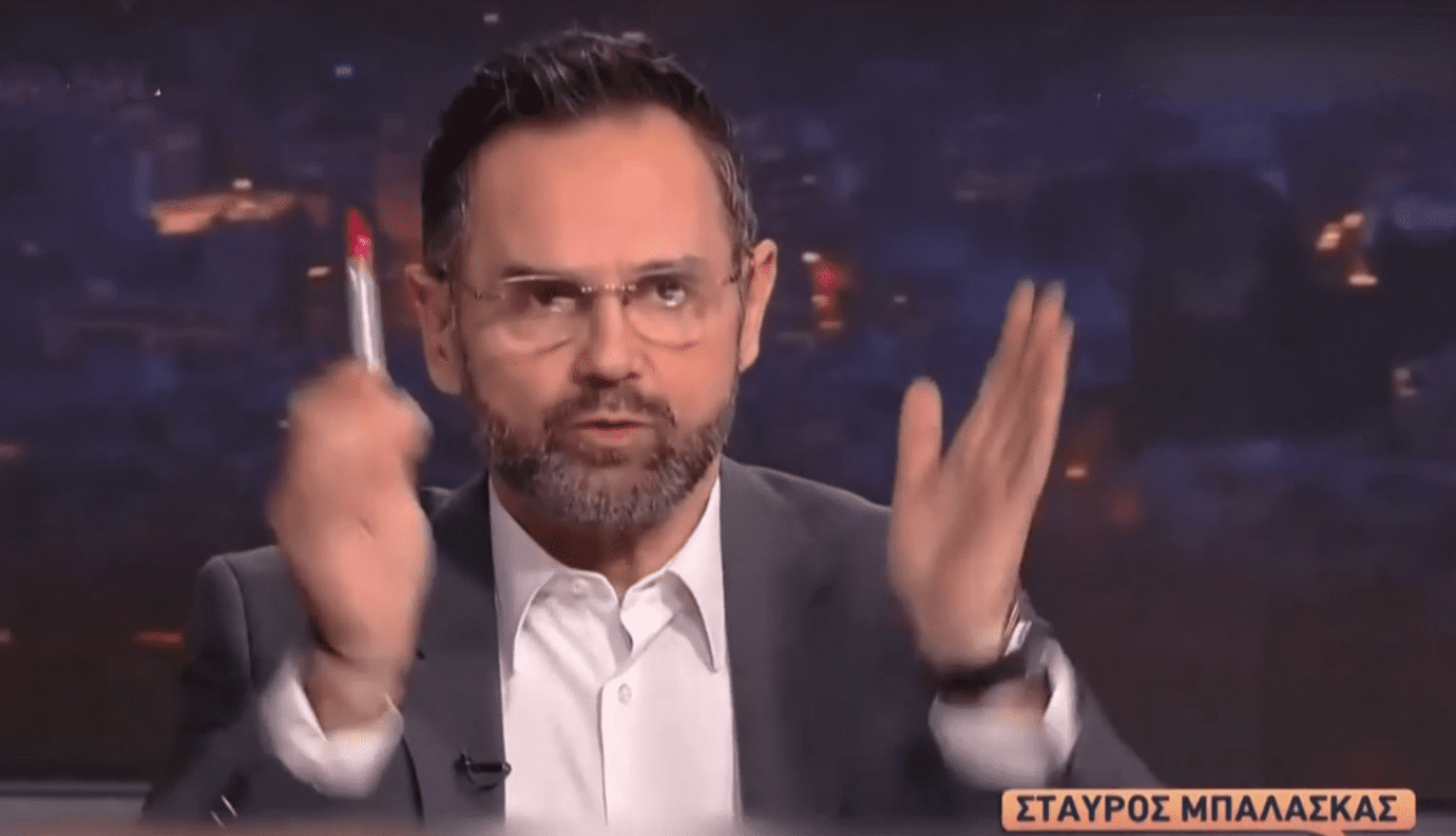 Ο Σταύρος Μπαλάσκας μιλά για την έντονη κριτική, τα τηλεοπτικά του λάθη και τη μεγάλη απώλεια κιλών που αποφάσισε για λόγους υγείας και οικογένειας.