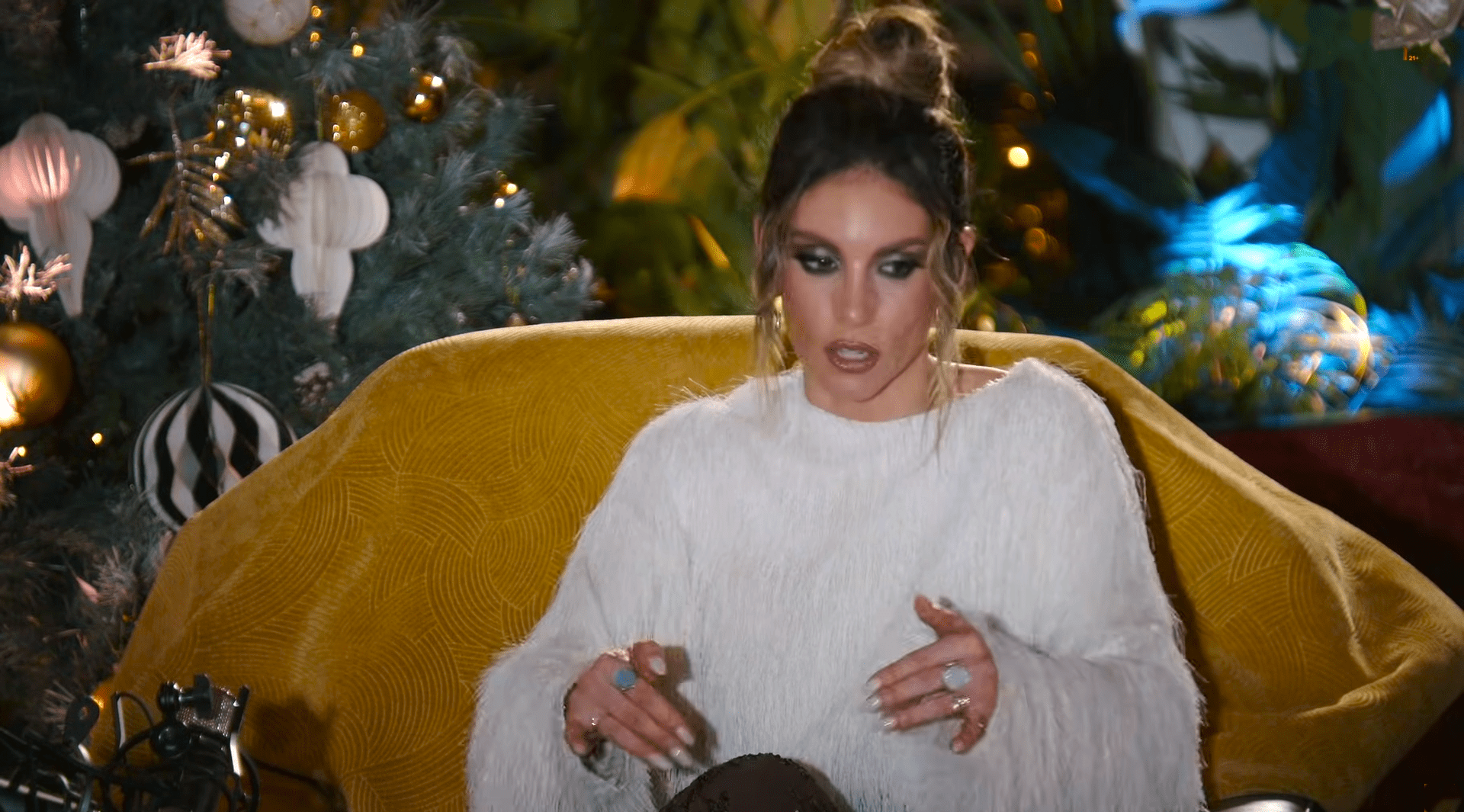 Η Αθηνά Οικονομάκου μιλά ανοιχτά για τη δύσκολη περίοδο μετά την εγκυμοσύνη, τη μοναξιά που βίωσε και το πώς λειτουργεί σήμερα η συνεπιμέλεια των παιδιών της με τον Φίλιππο Μιχόπουλο.