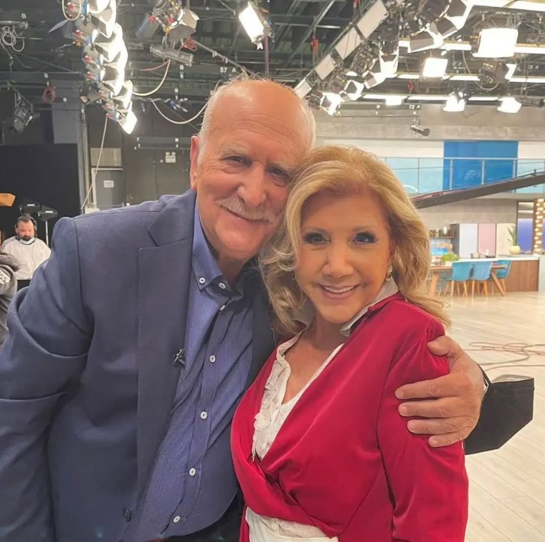 Η Λίτσα Πατέρα μίλησε με συγκίνηση για τον Γιώργο Παπαδάκη, εξηγώντας τους λόγους που δεν κατάφερε να βρεθεί στην κηδεία του στη Ριτσώνα και περιγράφοντας τη βαθιά ανθρώπινη σχέση τους.