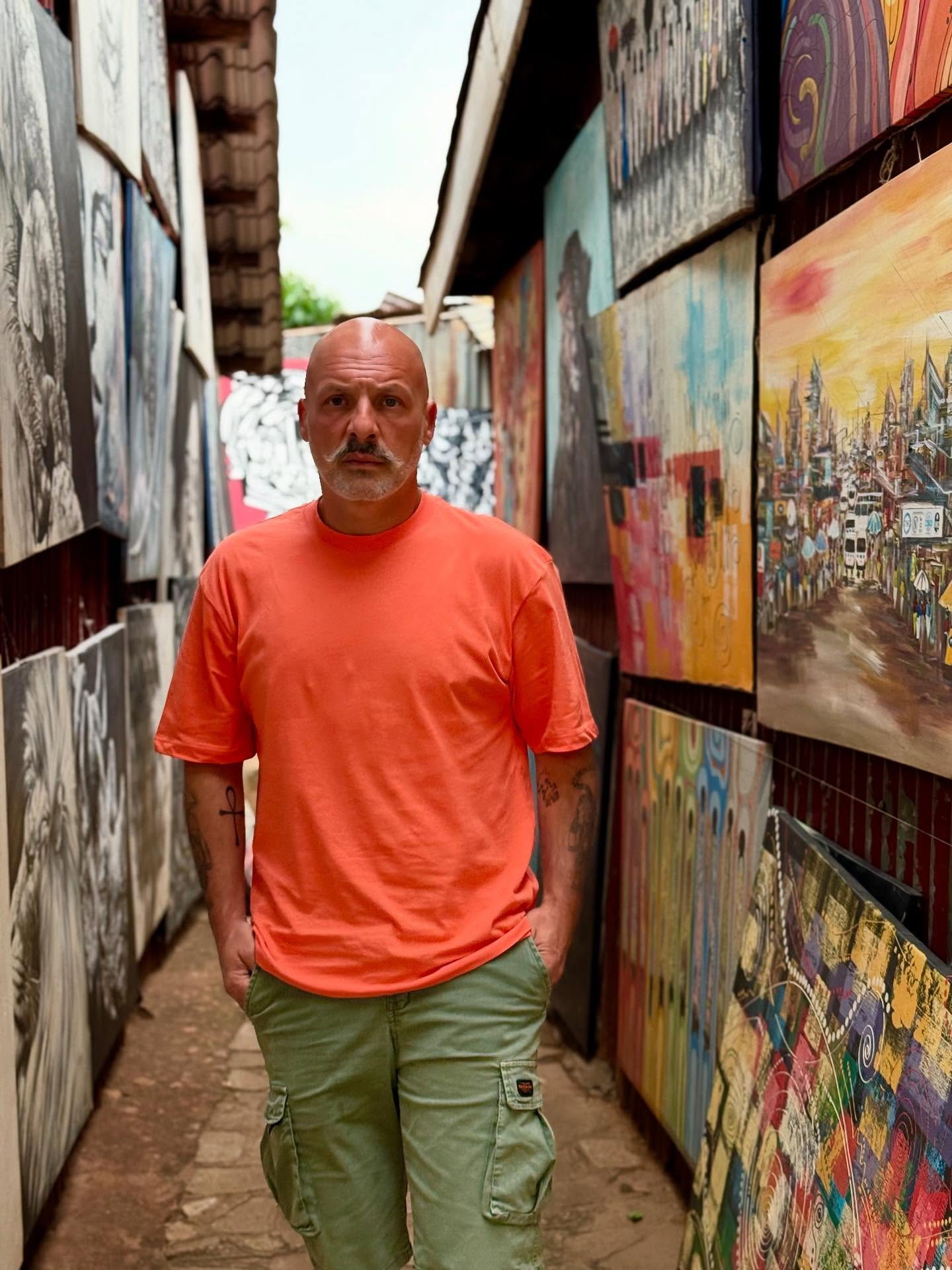 Ο Νίκος Μουτσινάς παραχώρησε μία εφ’ όλης της ύλης συνέντευξη στο περιοδικό ΟΚ! και στον δημοσιογράφο Μιχάλη Ροδόπουλο, με αφορμή τη συμμετοχή του στο μιούζικαλ «Οικογένεια Addams». Ο γνωστός παρουσιαστής και ηθοποιός μίλησε με ειλικρίνεια για την επόμενη επαγγελματική του κατεύθυνση.