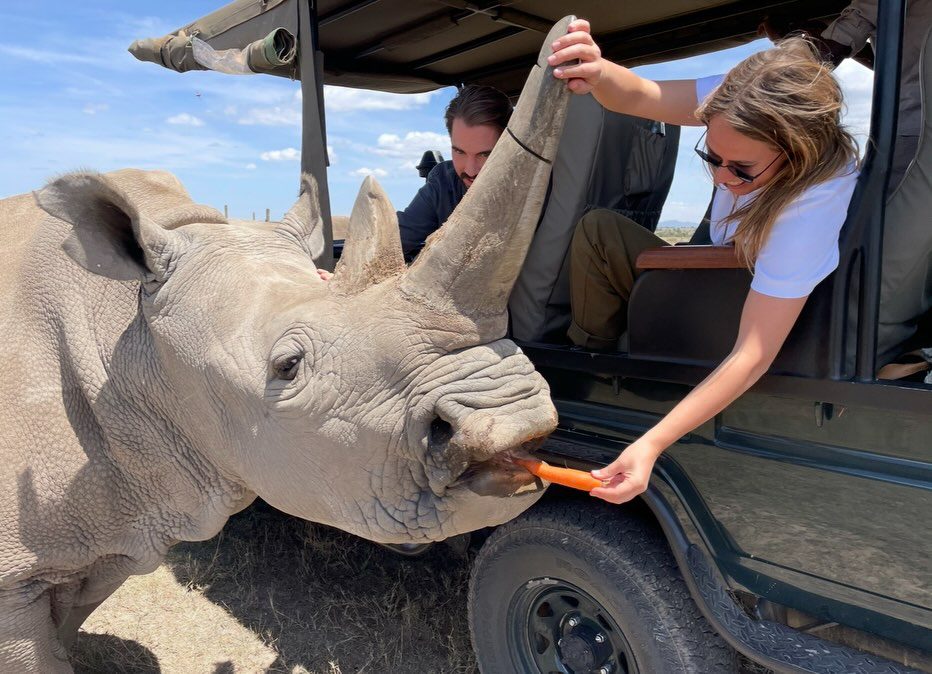Η Νίνα Φλορ μοιράστηκε throwback εικόνες από το ταξίδι στην Αφρική με τον Φίλιππο Ντε Γκρες, συνοδεύοντάς τες με ένα μήνυμα γεμάτο συναίσθημα και αναμνήσεις.