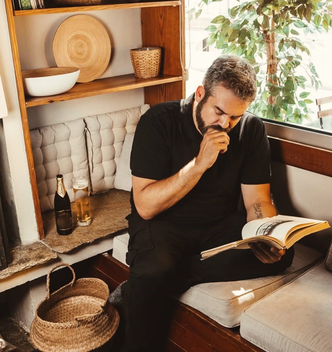 Μια σπάνια, ουσιαστική και μετρημένη τοποθέτηση έκανε ο Πυγμαλίων Δαδακαρίδης, μιλώντας για το 2025 και τα βιώματα που του άφησε.