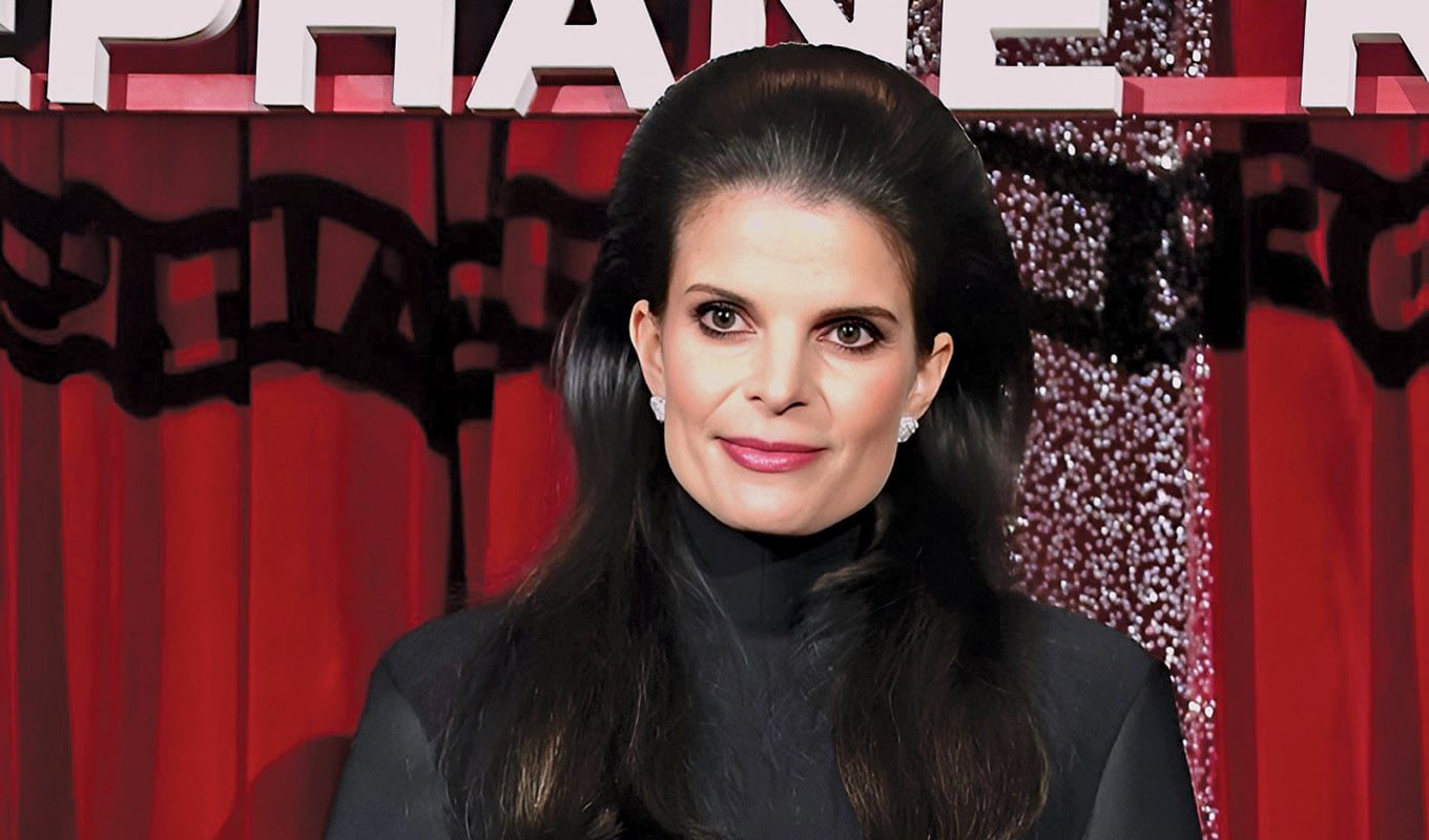 Το ρεπορτάζ της Ντονατέλλας Αδάμου στο ένθετο Secret της εφημερίδας Παραπολιτικά καταγράφει την πρόσφατη δημόσια εμφάνιση της Αθηνά Ωνάση στην παρισινή Εβδομάδα Μόδας Υψηλής Ραπτικής.