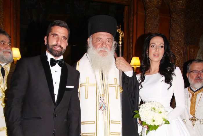 Ο Θανάσης Βισκαδουράκης μιλά ανοιχτά για την παιδική του ηλικία στο ορφανοτροφείο, τη σχέση του με τον Αρχιεπίσκοπο, την απώλεια των γονιών του και τη στιγμή που έκλαψε για πρώτη φορά στη ζωή του, στη βάπτιση του γιου του.