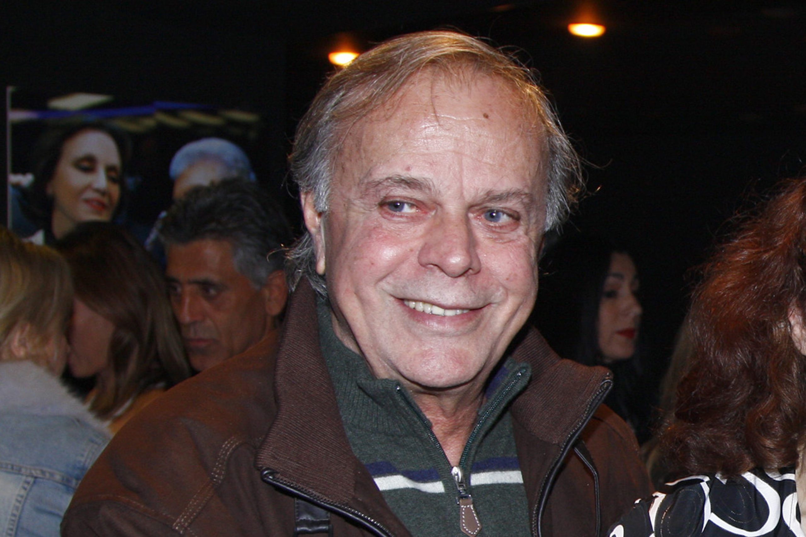 Ο Χρήστος Πολίτης έφυγε από τη ζωή σε ηλικία 83 ετών, αφήνοντας πίσω του όχι μόνο μια σπουδαία καλλιτεχνική διαδρομή, αλλά και ιστορίες που φωτίζουν μια λιγότερο γνωστή, βαθιά ανθρώπινη πλευρά του χαρακτήρα του.