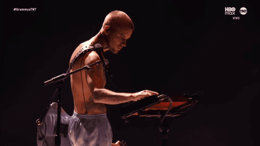 justin-bieber-tatto-hailey-bieber-grammy-2026-5