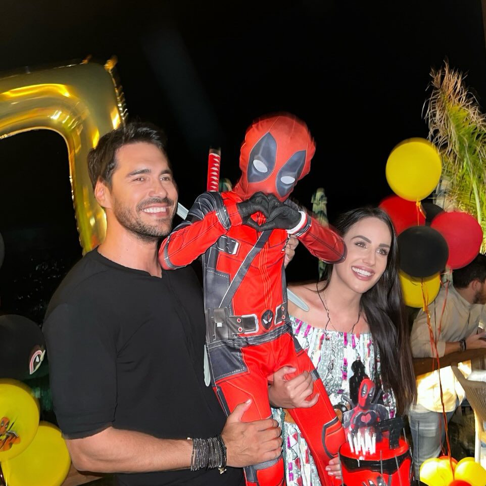 Η τραγουδίστρια μιλά για τον Κουβανό σύζυγό της, τη ζωή τους στην Ελλάδα, τη μητρότητα και τη σχέση που βασίζεται στη συνεννόηση και την αμοιβαία στήριξη.