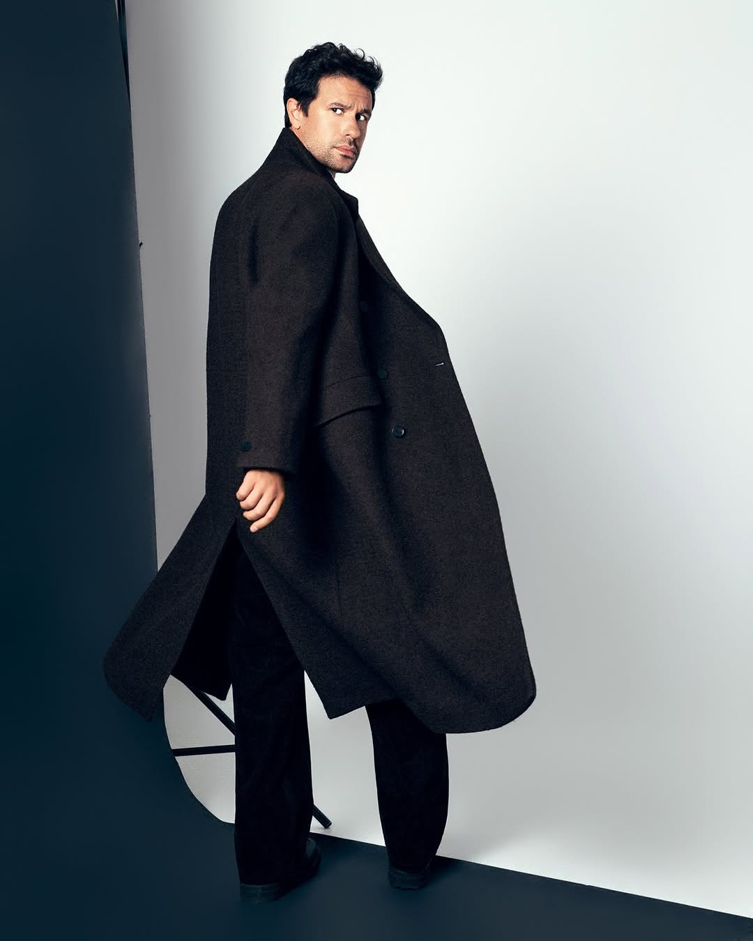 Ο Ορφέας Αυγουστίδης μίλησε για την ανάγκη ισορροπίας, για τον κίνδυνο της υπερευαισθησίας και για το πώς «το ιδιωτικό έχει γίνει πια δημόσιο», τονίζοντας πως έχει έρθει η στιγμή «να ξαναβάλουμε την κριτική μας σκέψη μέσα στο παιχνίδι».