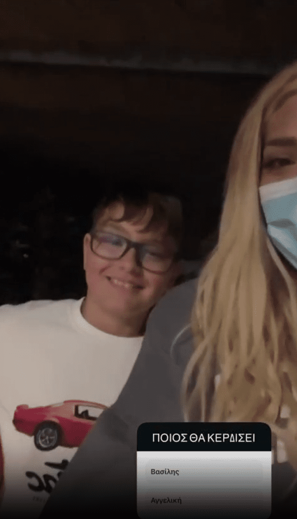 Το βράδυ της Κυριακής ο μικρός Βασίλης θέλησε να κάνει το παιχνίδι λίγο πιο… ανταγωνιστικό και προκάλεσε τη μητέρα του, Αγγελική Ηλιάδη, σε ένα ιδιαίτερο challenge: έναν αγώνα one to one μέχρι τα δέκα καλάθια