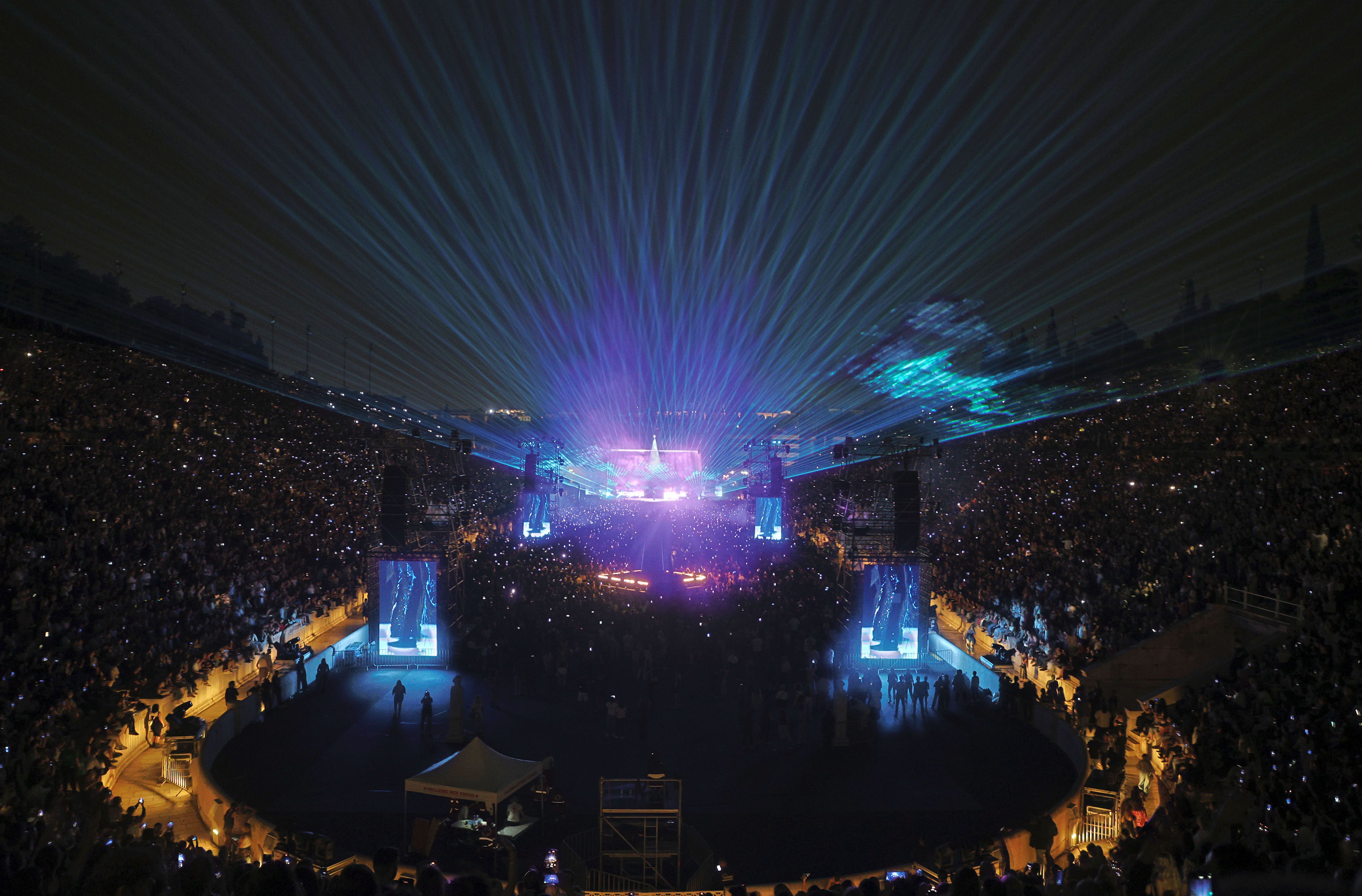 Άννα Βίσση ετοιμάζει τη μεγαλύτερη συναυλία της καριέρας της στο ΟΑΚΑ, με παραγωγή-μαμούθ και στόχο ένα ιστορικό live για 100.000 θεατές.