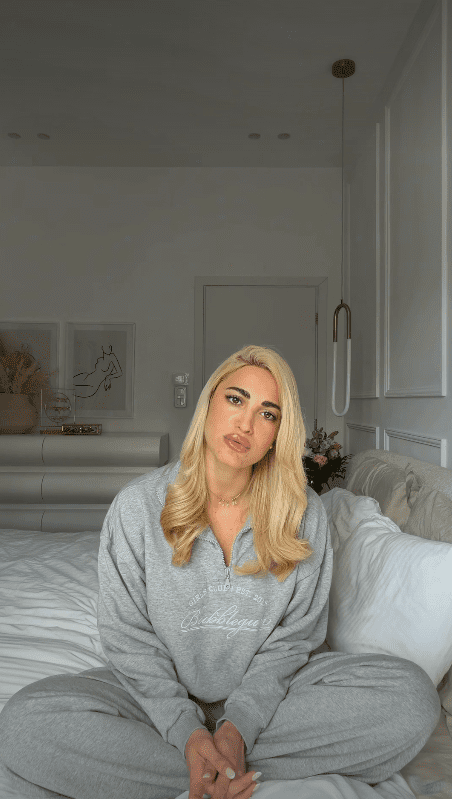 Σε μια από τις πιο φορτισμένες στιγμές της προσωπικής της ζωής, η Ιωάννα Τούνη ξέσπασε σε κλάματα, μιλώντας δημόσια στους ακολούθους της, μετά την προβολή του επίμαχου βίντεο στο δικαστήριο για την υπόθεση revenge porn.