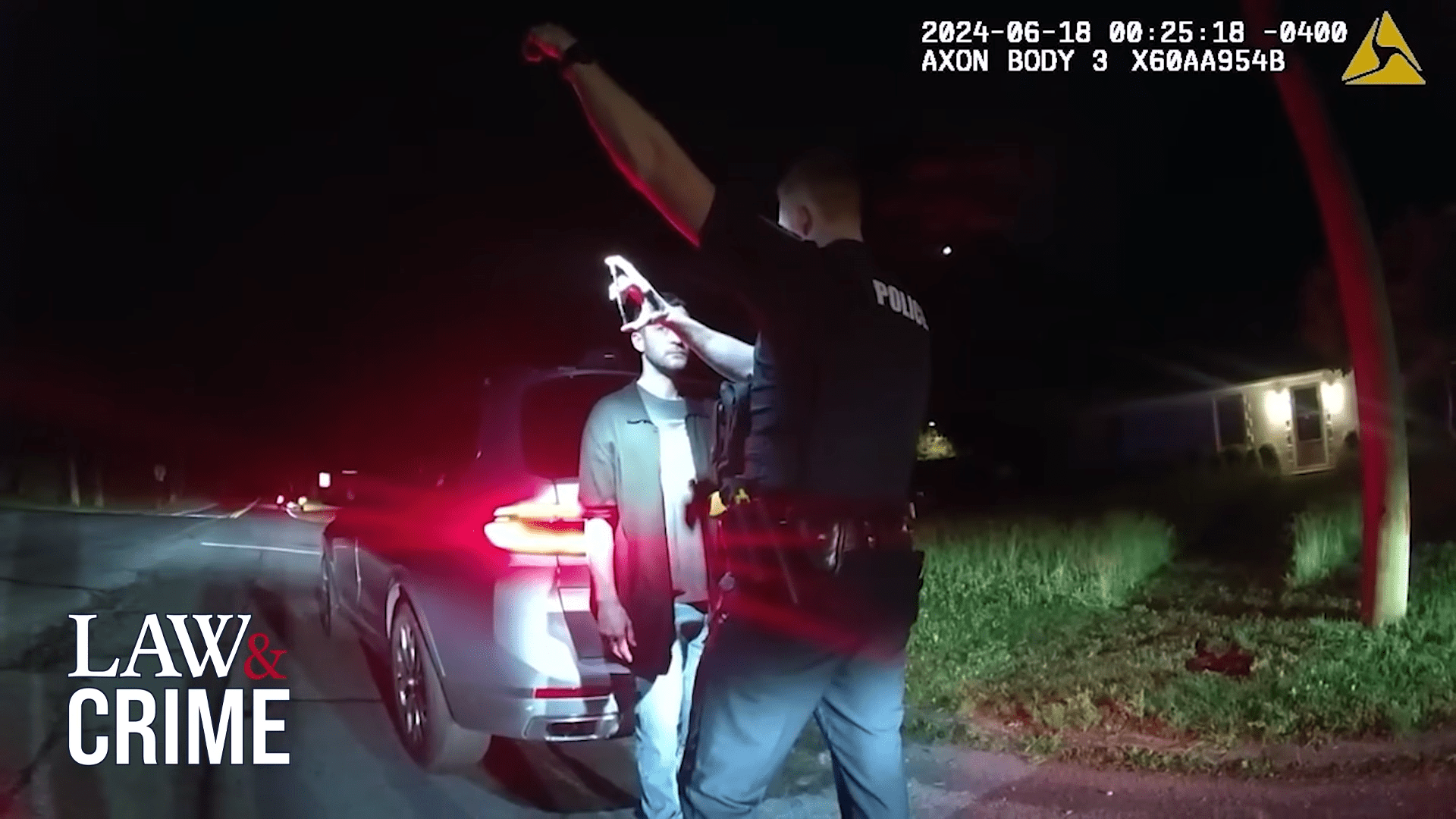 Στη δημοσιότητα ήρθε νέο βίντεο από τη σύλληψη του Τζάστιν Τίμπερλεϊκ, η οποία είχε σημειωθεί τον Ιούνιο του 2024 στο Σαγκ Χάρμπορ της Νέας Υόρκης, όταν ο τραγουδιστής είχε κατηγορηθεί για οδήγηση υπό την επήρεια αλκοόλ.