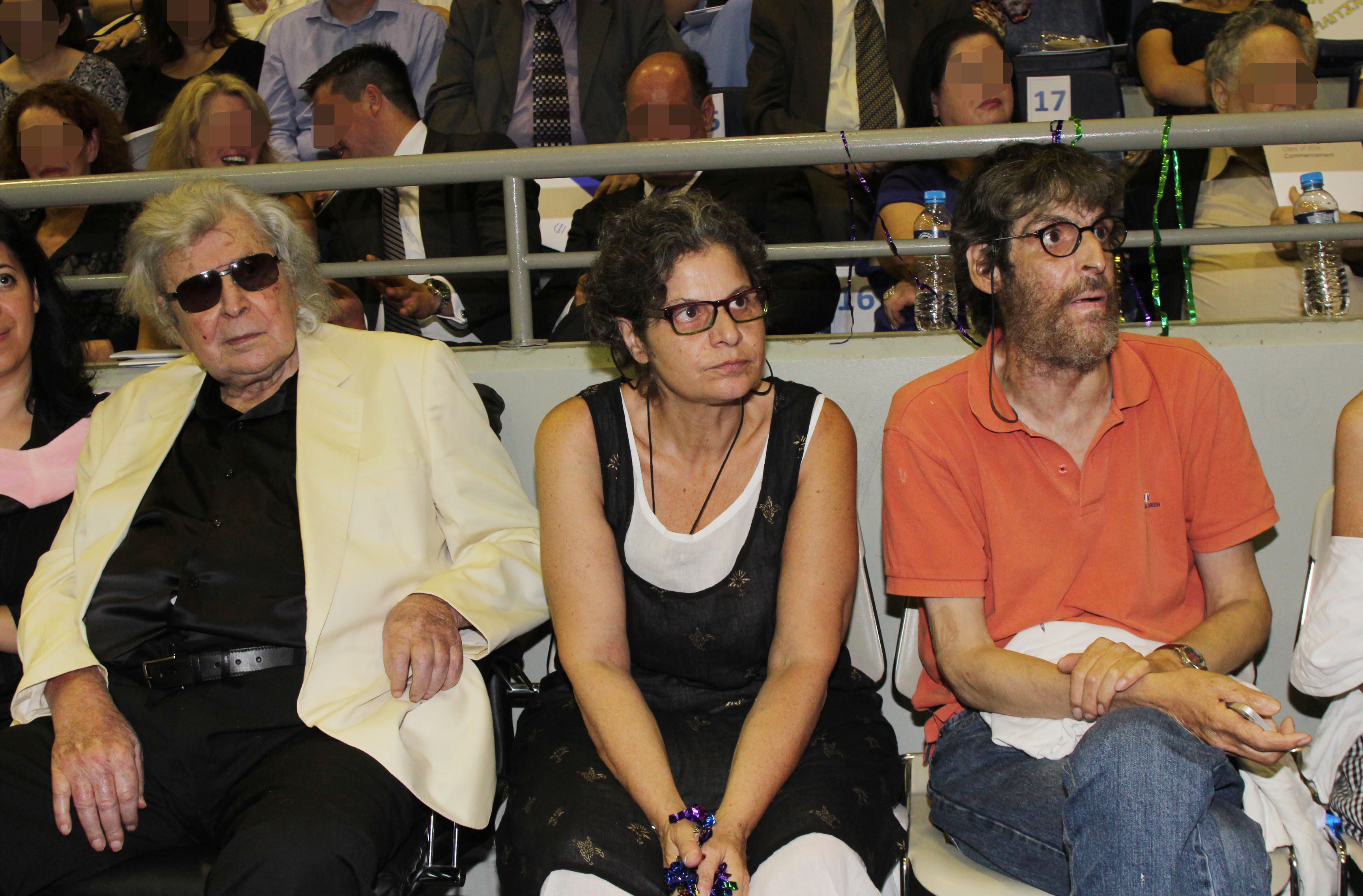 Ο Γιώργος Θεοδωράκης είναι ο γιος του κορυφαίου Έλληνα συνθέτη Μίκη Θεοδωράκη και της Μυρτώς Αλτίνoγλου.