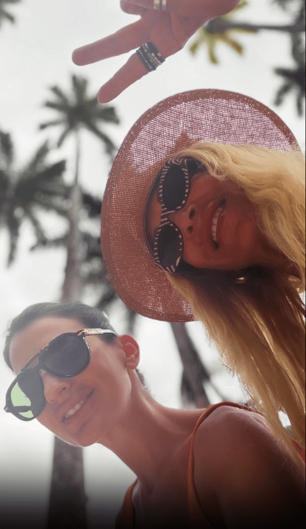 Η Άννα Βίσση απολαμβάνει στιγμές ξεγνοιασιάς στη Γαλλική Πολυνησία μαζί με τη Δήμητρα Κούστα, μοιράζοντας με τους διαδικτυακούς της φίλους εικόνες από την εξωτική απόδραση που έχει ήδη τραβήξει τα βλέμματα.