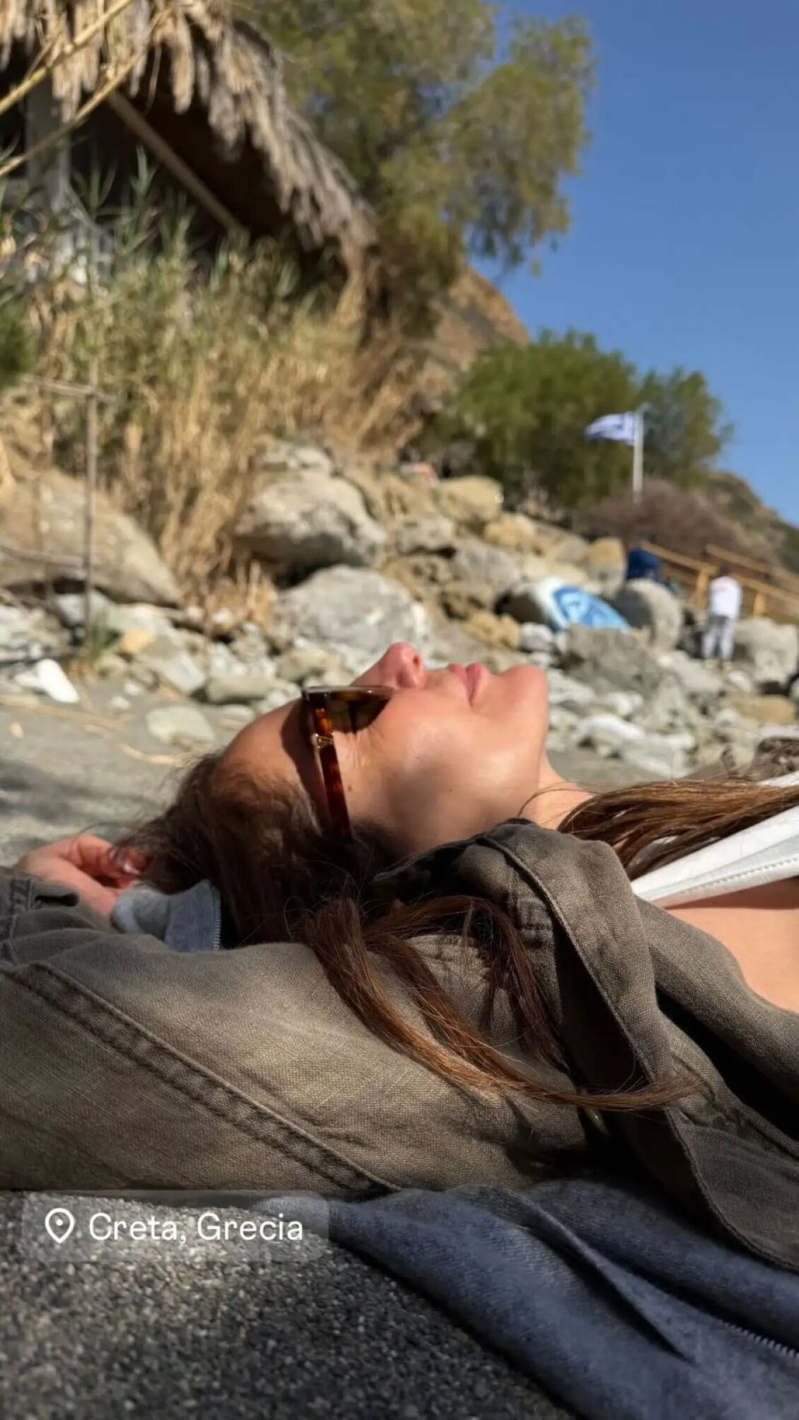 Βασίλης Μπισμπίκης & Δέσποινα Βανδή: Από το τραπέζι… στην παραλία