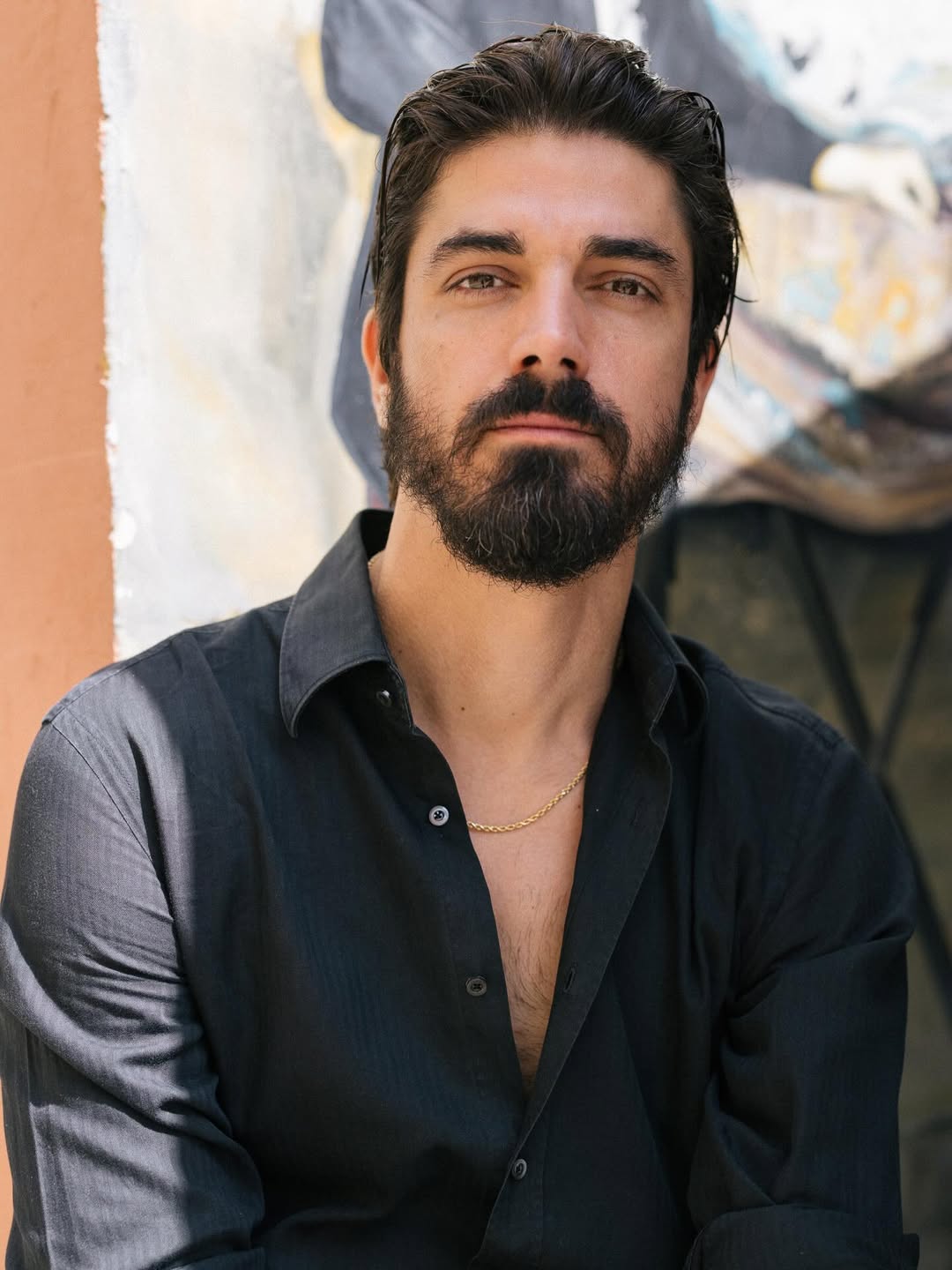 Ο Δημήτρης Γκοτσόπουλος μιλά για τον «Άγιο Έρωτα», τις απαιτήσεις του ρόλου του και την προσωπική του φιλοσοφία για την πίστη και τη ζωή.