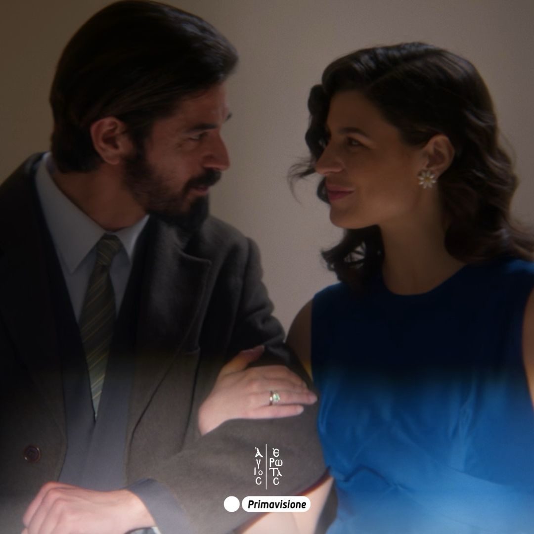 Μακριά από εύκολες δηλώσεις και περιττή έκθεση, επιλέγει να μιλά μέσα από τη δουλειά του και αυτό είναι ίσως που τον κάνει να ξεχωρίζει. Το «S» συνάντησε τον ∆ηµήτρη Γκοτσόπουλο σε μια περίοδο έντονης δημιουργικότητας, λίγο μετά την ολοκλήρωση μιας ιστορικής θεατρικής διαδρομής και εν μέσω της επιτυχίας της πιο αγαπημένης τηλεοπτικής σειράς.