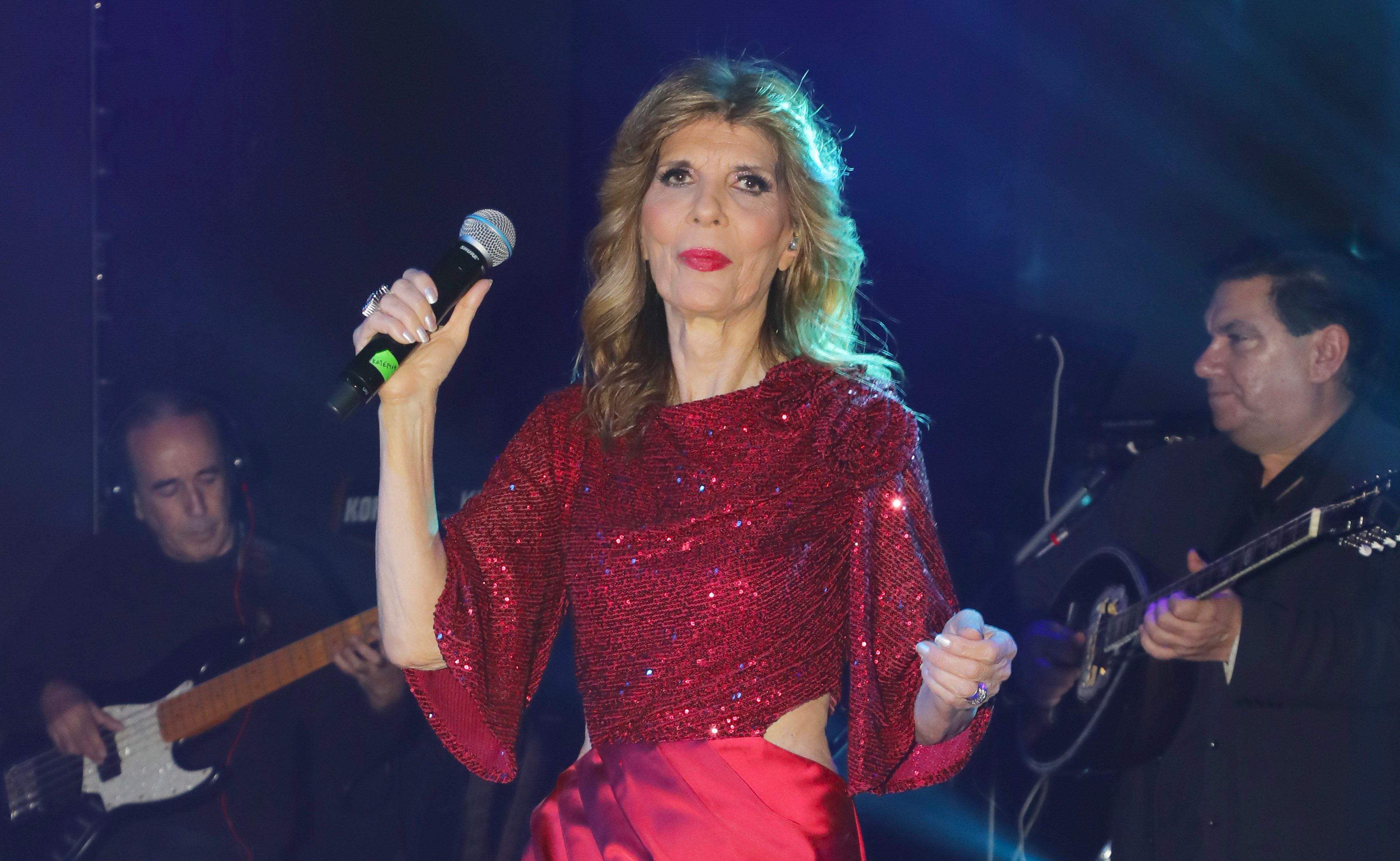 Η Κατερίνα Στανίση δεν δίστασε να μιλήσει και για τις πιο δύσκολες φάσεις της ζωής της, αποκαλύπτοντας ότι δεν είχε κάποιον να τη στηρίξει.  «Δεν είχα κάποιον να τρέξω να αγκαλιάσω στις δύσκολες στιγμές. Δανειζόμουν δύναμη από τον εαυτό μου. Τι να κάνω; Οπωσδήποτε θα ήταν πολύ πιο εύκολα αν είχα κάποιον».