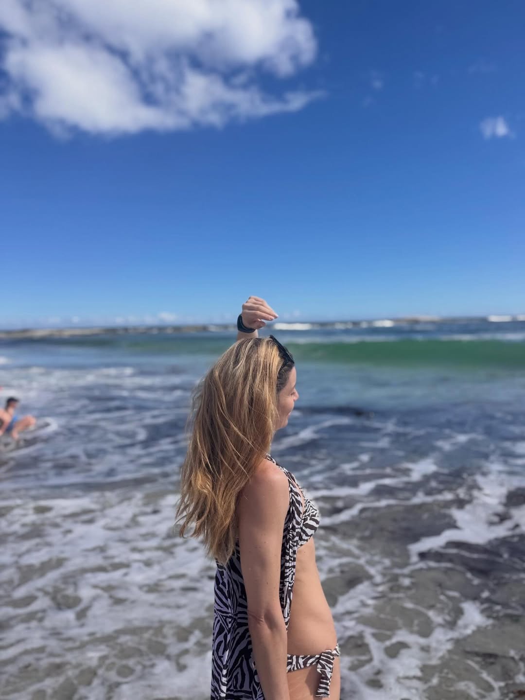 Η Μαριέττα Χρουσαλά ταξίδεψε στο Κέιπ Τάουν και μέσα από τον προσωπικό της λογαριασμό στο Instagram μοιράστηκε στιγμιότυπα από την εμπειρία της, εντυπωσιάζοντας με τις εμφανίσεις της με μαγιό αλλά και τα μαγευτικά τοπία που επισκέφτηκε.