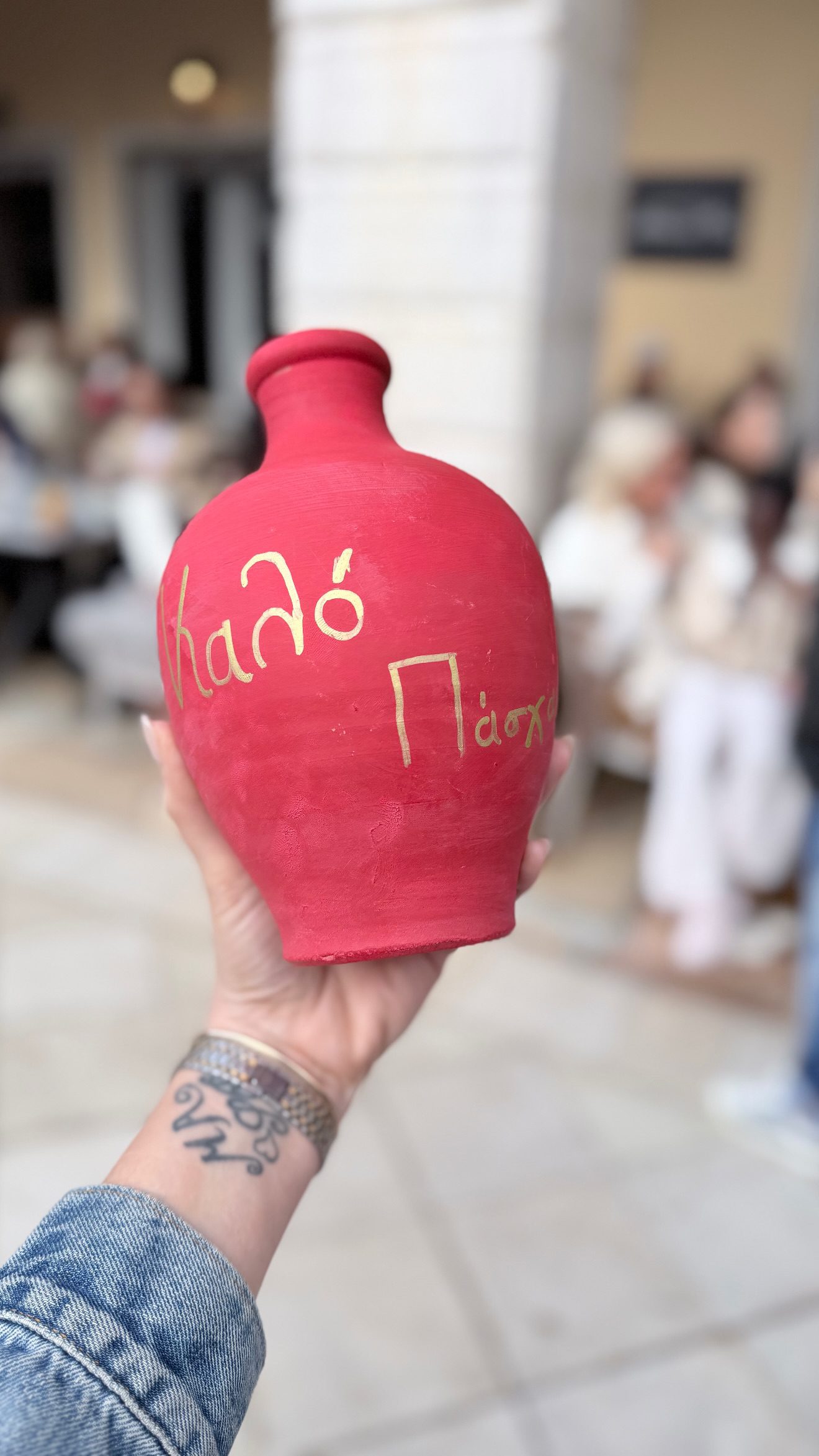 Η Σίσσυ Χρηστίδου περνά το Πάσχα στην Κέρκυρα μαζί με τα παιδιά της, φίλους και τη βαφτιστήρα της, μοιράζοντας στιγμές γεμάτες ζεστασιά.