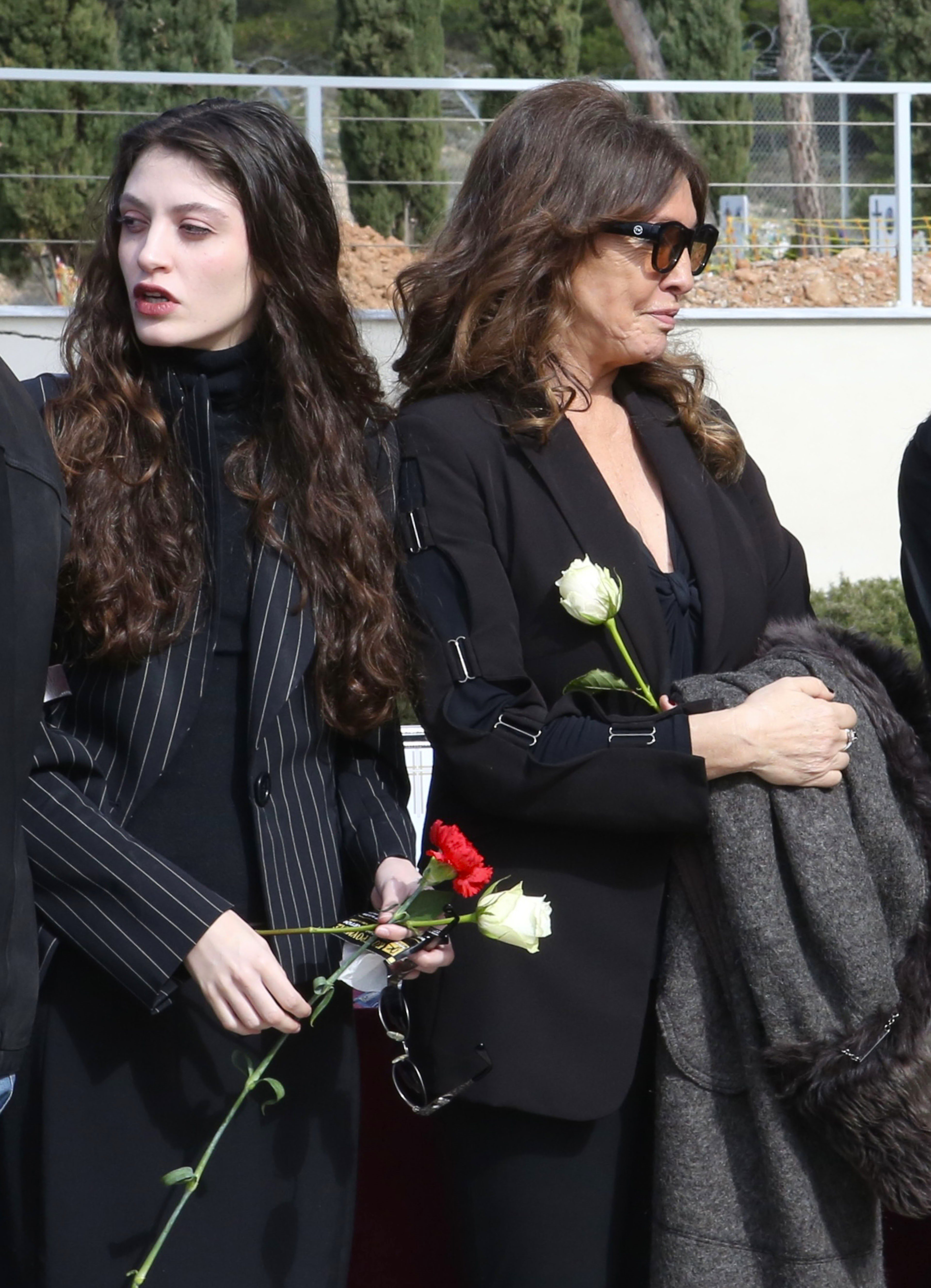 Η Βάνα Μπάρμπα αναγνώρισε ότι η στάση της στο παρελθόν δεν ήταν σωστή.  «Εγώ δεν το είχα καταλάβει και την εξέθεσα μικρή. Νόμιζα ότι επειδή ήμουν σύμβολο και ο κόσμος με αγαπούσε, έπρεπε να πω τα πάντα για την προσωπική μου ζωή. Ήταν μεγάλο λάθος και μου το χτυπάει».