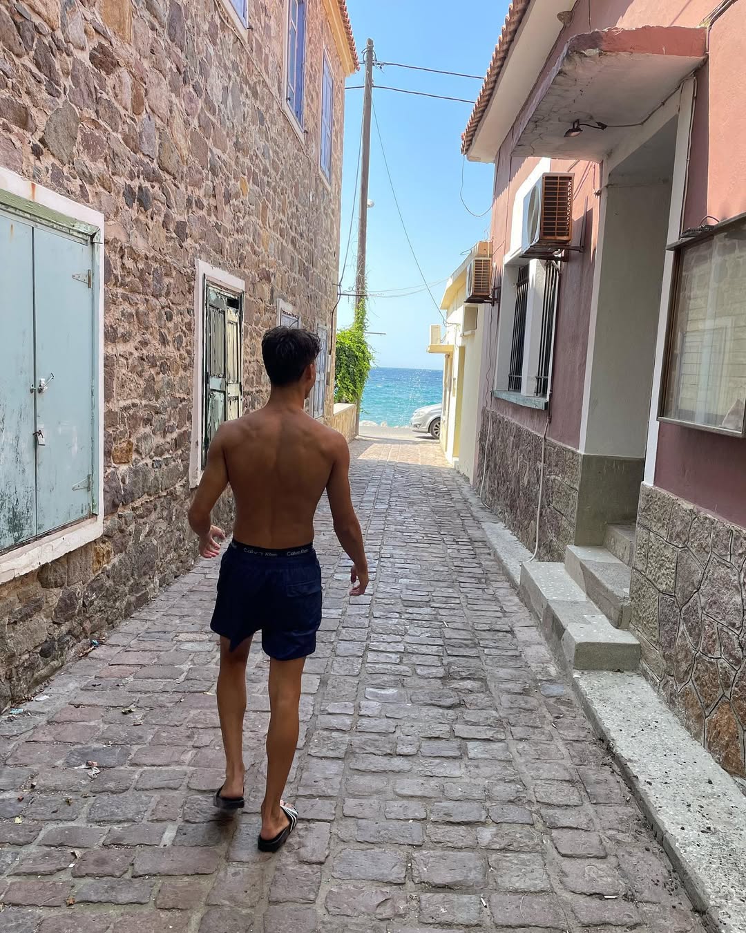 Ο Σταύρος Φλώρος είναι το πρόσωπο των τελευταίων ωρών στο Survivor 2026, μετά το σοβαρό ατύχημα που είχε στον Άγιο Δομίνικο, εκτός αγωνίσματος, την ώρα που, σύμφωνα με τις μέχρι τώρα πληροφορίες, βρισκόταν στη θάλασσα για ψαροντούφεκο.