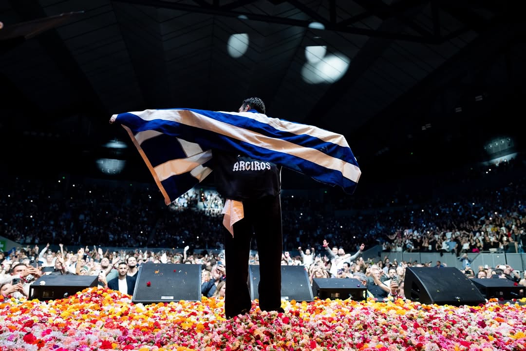 Ο γνωστός τραγουδιστής αναφέρθηκε με τρυφερότητα στη γυναίκα του και στην οικογένειά τους, ενώ σχολίασε και την απόφαση του Αντώνη Ρέμου να απέχει από τις πίστες την επόμενη σεζόν.
