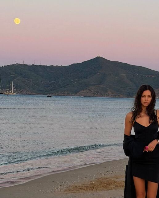 irina-shayk-jule-2026-summer-photos-11