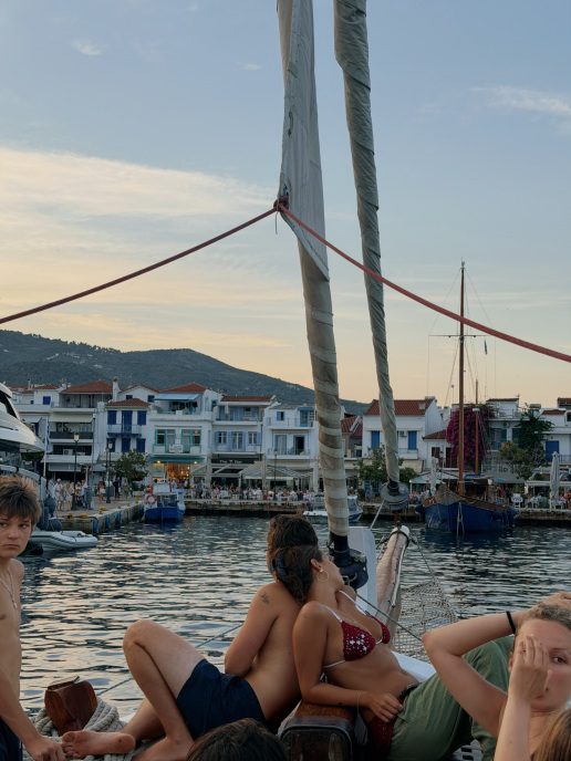 kate-hudson-summer-2026-greece-6