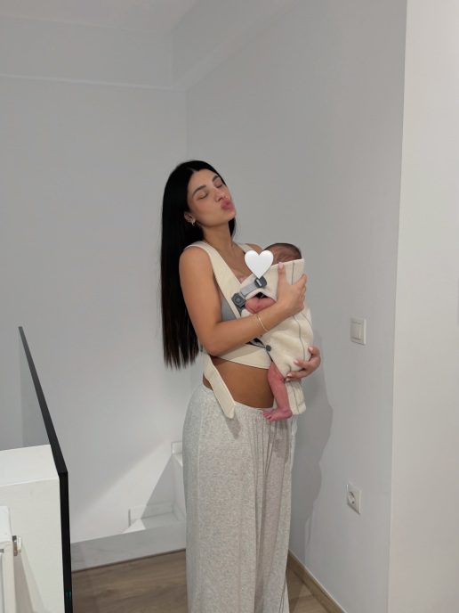 sakis-katsoulis-marialena-roumelioti-photos-baby-instagram-40-hmeron-10