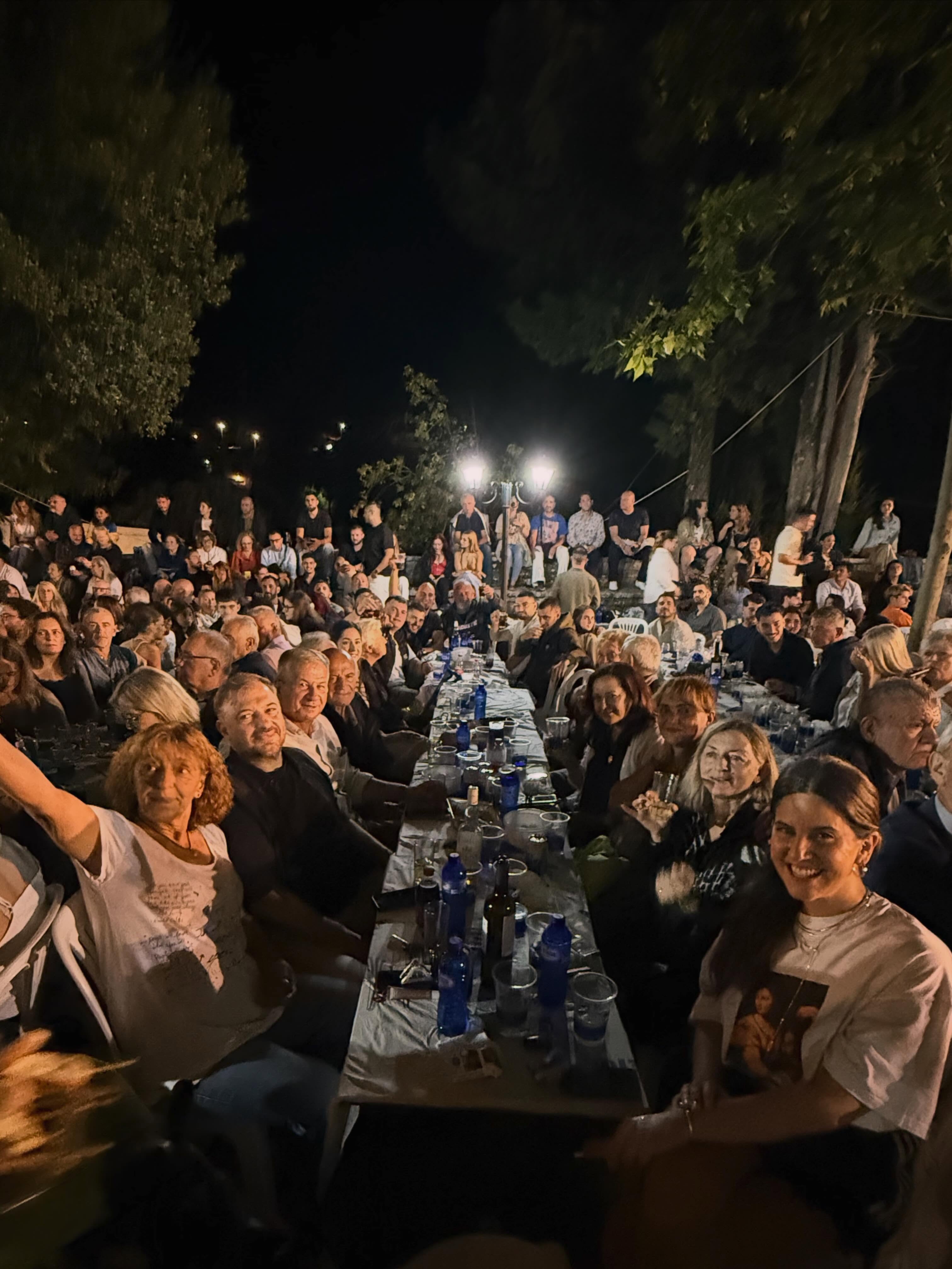 Ανάμεσα στις φωτογραφίες της βρίσκεται και η Σκλίβανη Ιωαννίνων, το χωριό με το οποίο είναι στενά συνδεδεμένος ο Χρήστος Φερεντίνος.