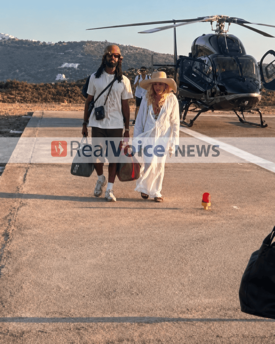 Μετά τα Μετέωρα και την Κέρκυρα, η Μαντόνα συνέχισε τις διακοπές της στην Ελλάδα με μία τριήμερη επίσκεψη στην Πάτμο.