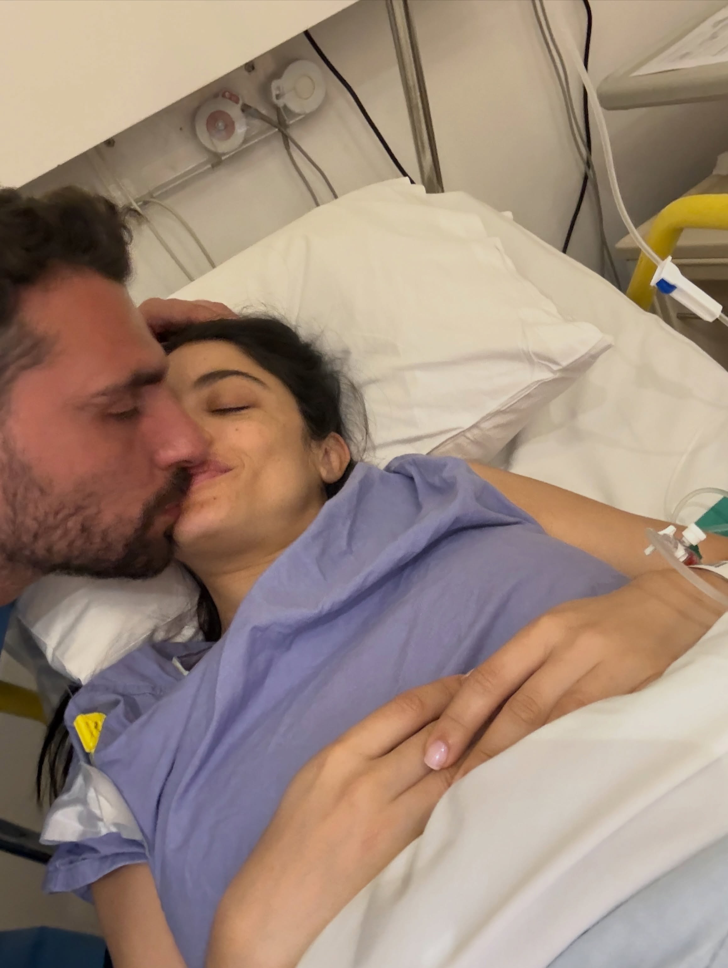 Την ευχάριστη είδηση γνωστοποίησε η Μιρκέτα Βιδάλη μέσα από μια ιδιαίτερα προσωπική ανάρτηση στο Instagram, δημοσιεύοντας φωτογραφίες από τις πρώτες ώρες της νέας οικογενειακής ζωής τους.