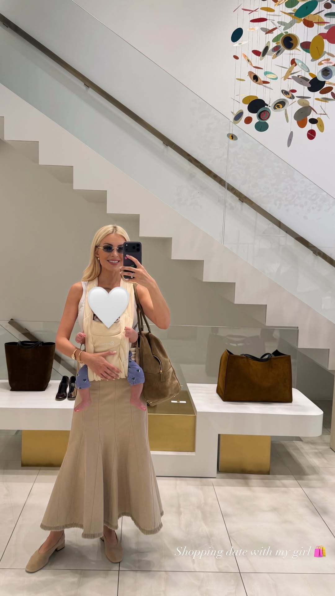 Η Κατερίνα Καινούργιου πήγε για ψώνια με την πέντε μηνών Ξένια και μοιράστηκε μια νέα τρυφερή φωτογραφία, λίγες ημέρες πριν επιστρέψει στον Alpha.